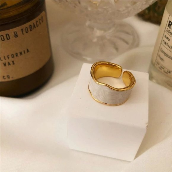 *NEW Gold White Enamel Resizable Ring - Picture 3 of 3